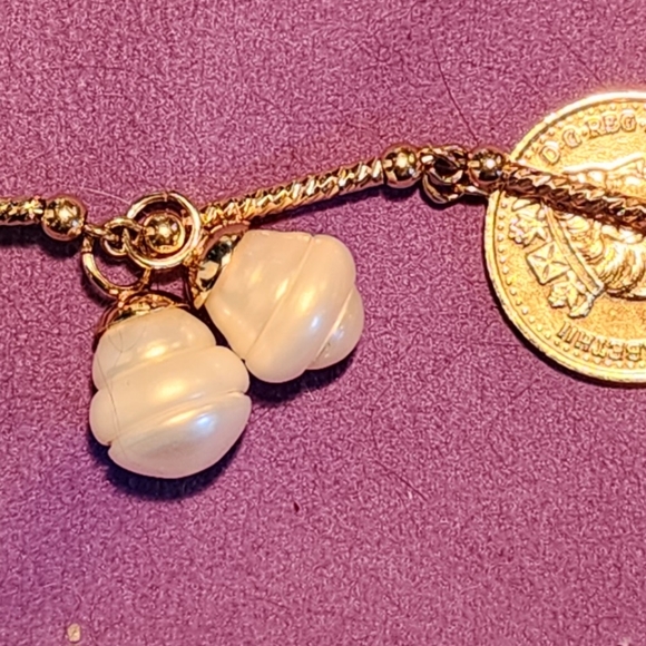 Queen Elizabeth part 2 gold bracelet - Picture 3 of 6
